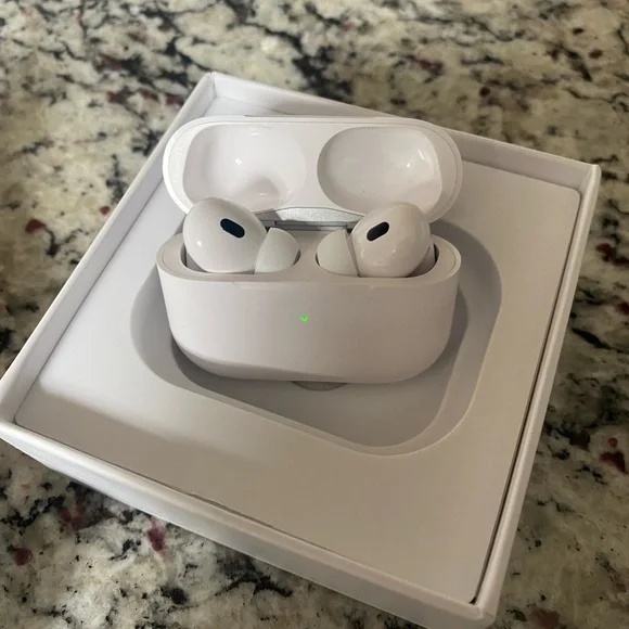 Apple AirPods Pro in Classic White